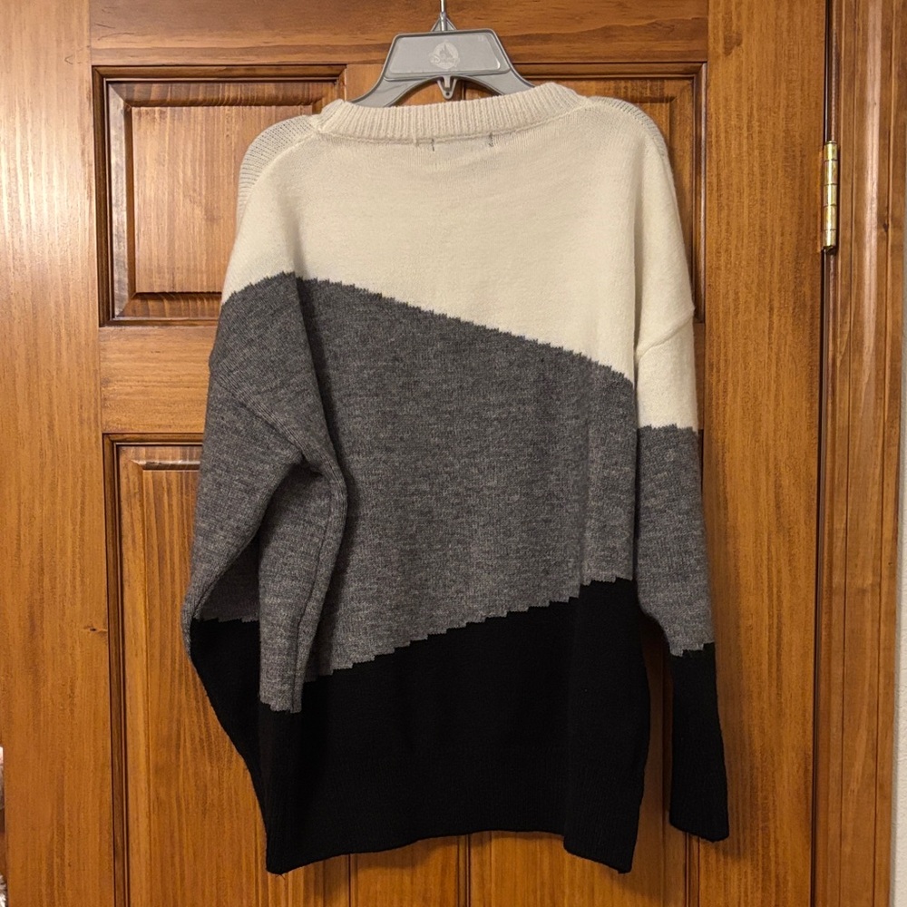 Tri-Tone Sweater in Cream, Gray, and Black - Picture 3 of 7